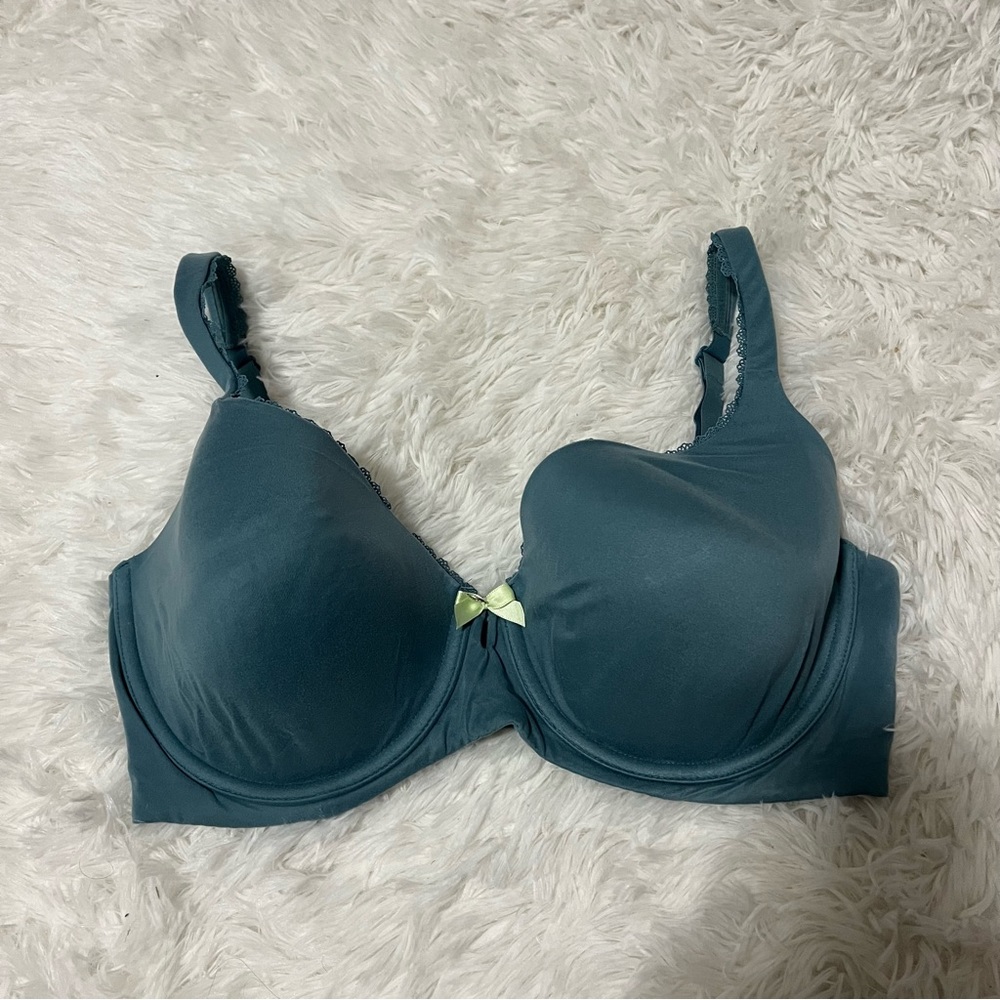 Victoria’s Secret
BODY BY VICTORIA
Blue Lightly Lined Smooth Demi Bra Size 34DDD